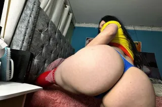 Latina Available in your area ... - Image 4