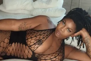 last night in town special 😘 let me help you melt away the strees of the day - Image 1